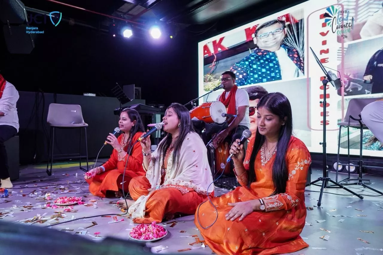 हर्ष चावला बैंड ने जेसीआई बंजारा रेट्रो जैम में प्रस्तुति दी