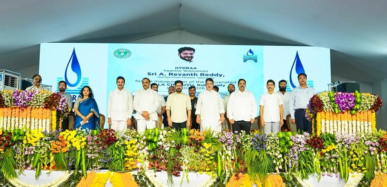 कुकटपल्ली में नल्लाचेरुवु तालाब का उद्घाटन करते रेवंत रेड्डी