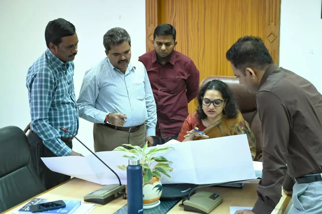 H-सिटी परियोजनाओं की समीक्षा करते साइबराबाद आयुक्त