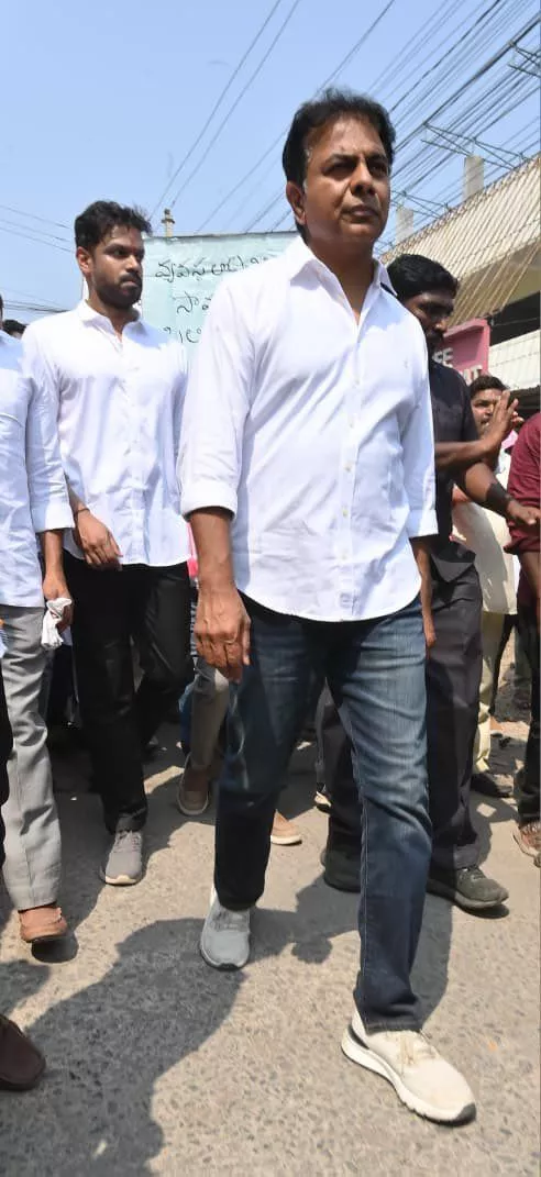 मूसी पीड़ितों के समर्थन में केटीआर की पदयात्रा