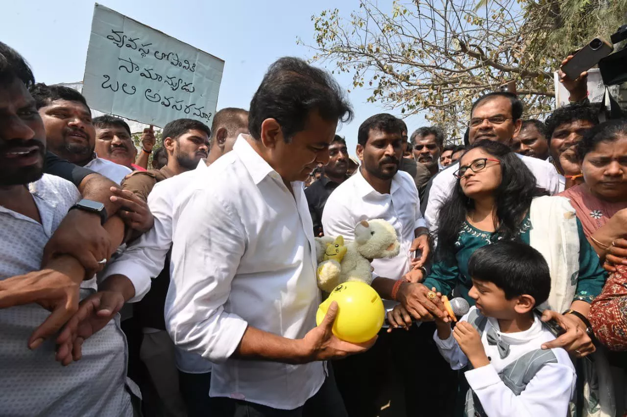 मूसी पीड़ितों के समर्थन में केटीआर की पदयात्रा