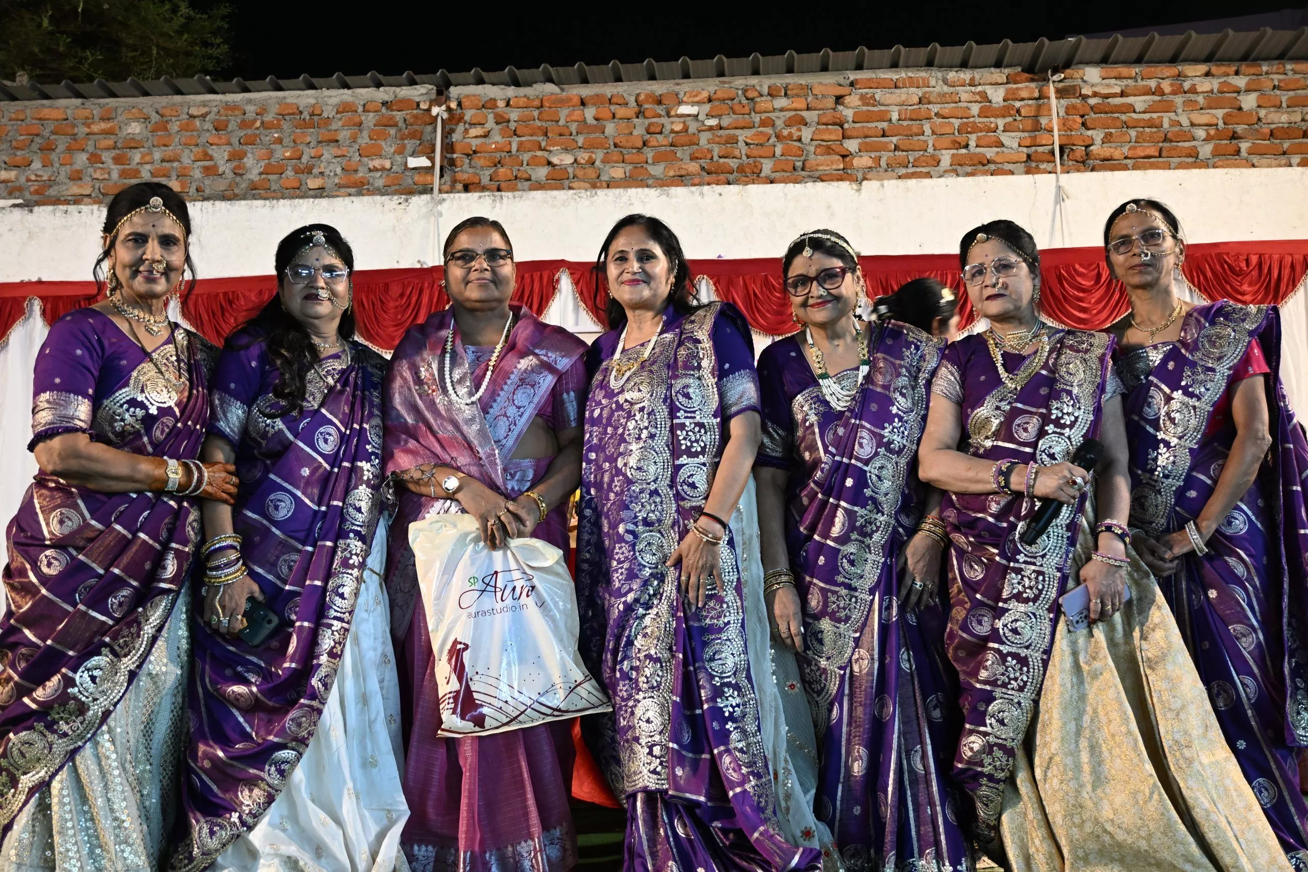 गणगौर उत्सव में नृत्य करती महिलाएं