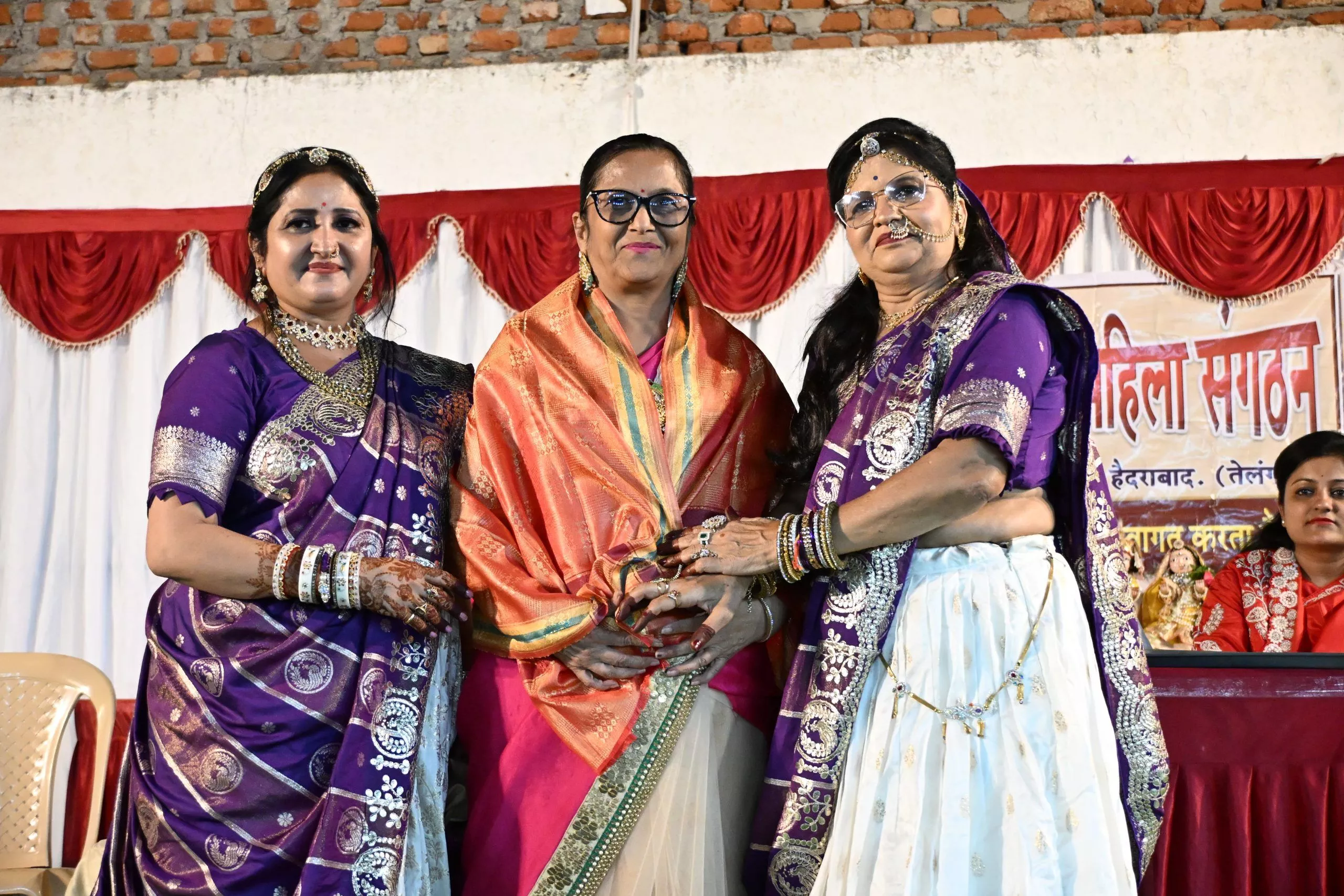 गणगौर उत्सव में नृत्य करती महिलाएं