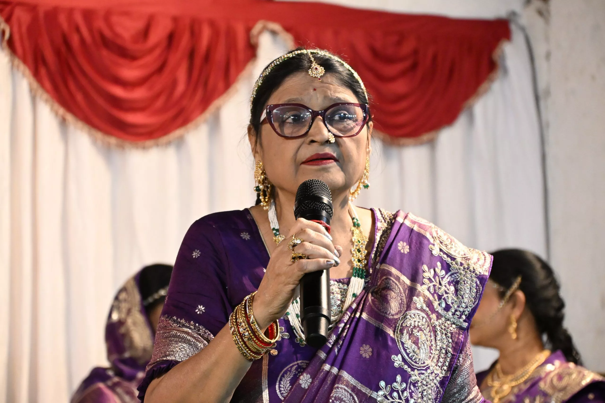 गणगौर उत्सव में नृत्य करती महिलाएं