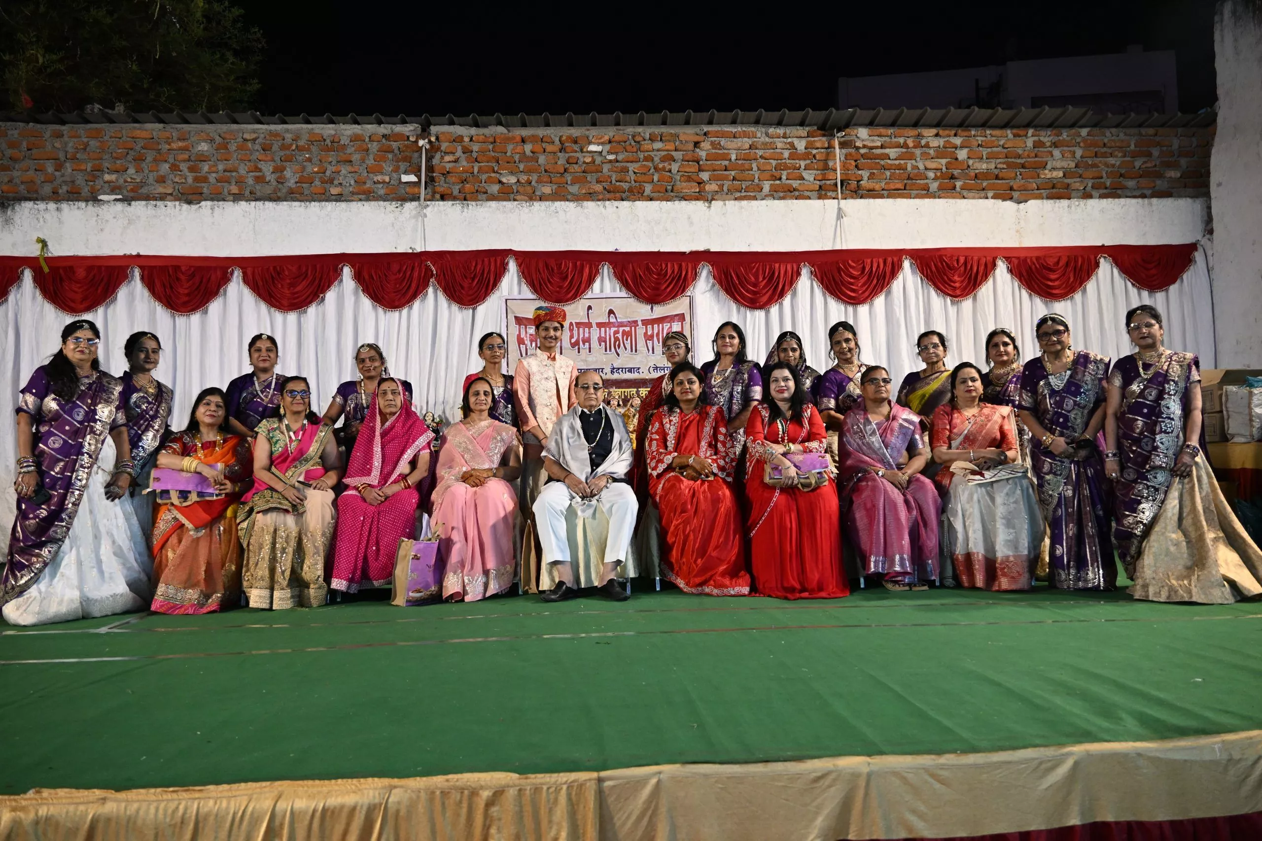 गणगौर उत्सव में नृत्य करती महिलाएं