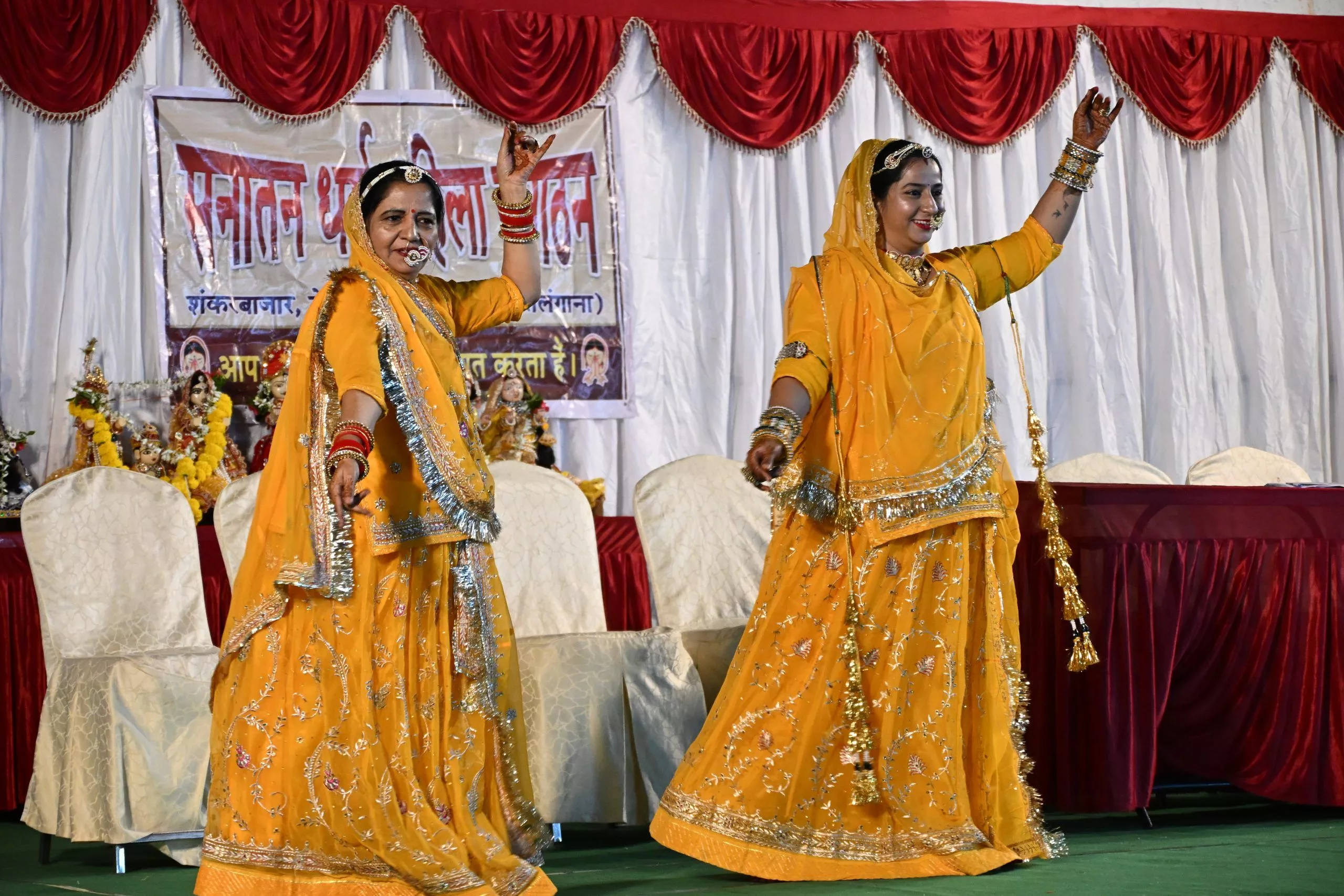 गणगौर उत्सव में नृत्य करती महिलाएं