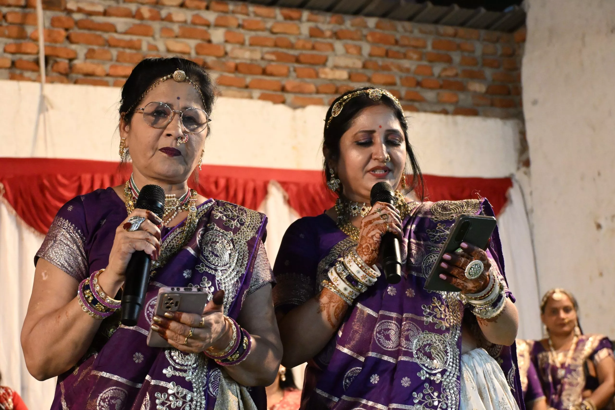 गणगौर उत्सव में नृत्य करती महिलाएं