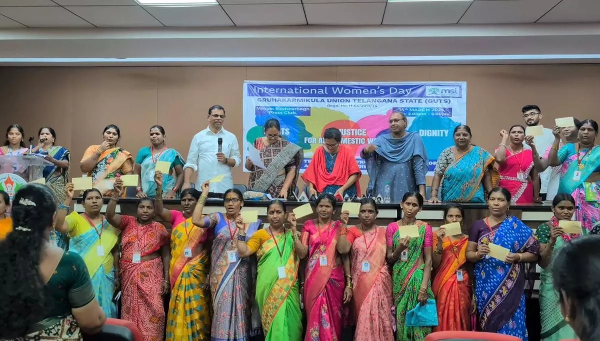 घरेलू कामगार कानून की मांग को लेकर पोस्टकार्ड अभियान