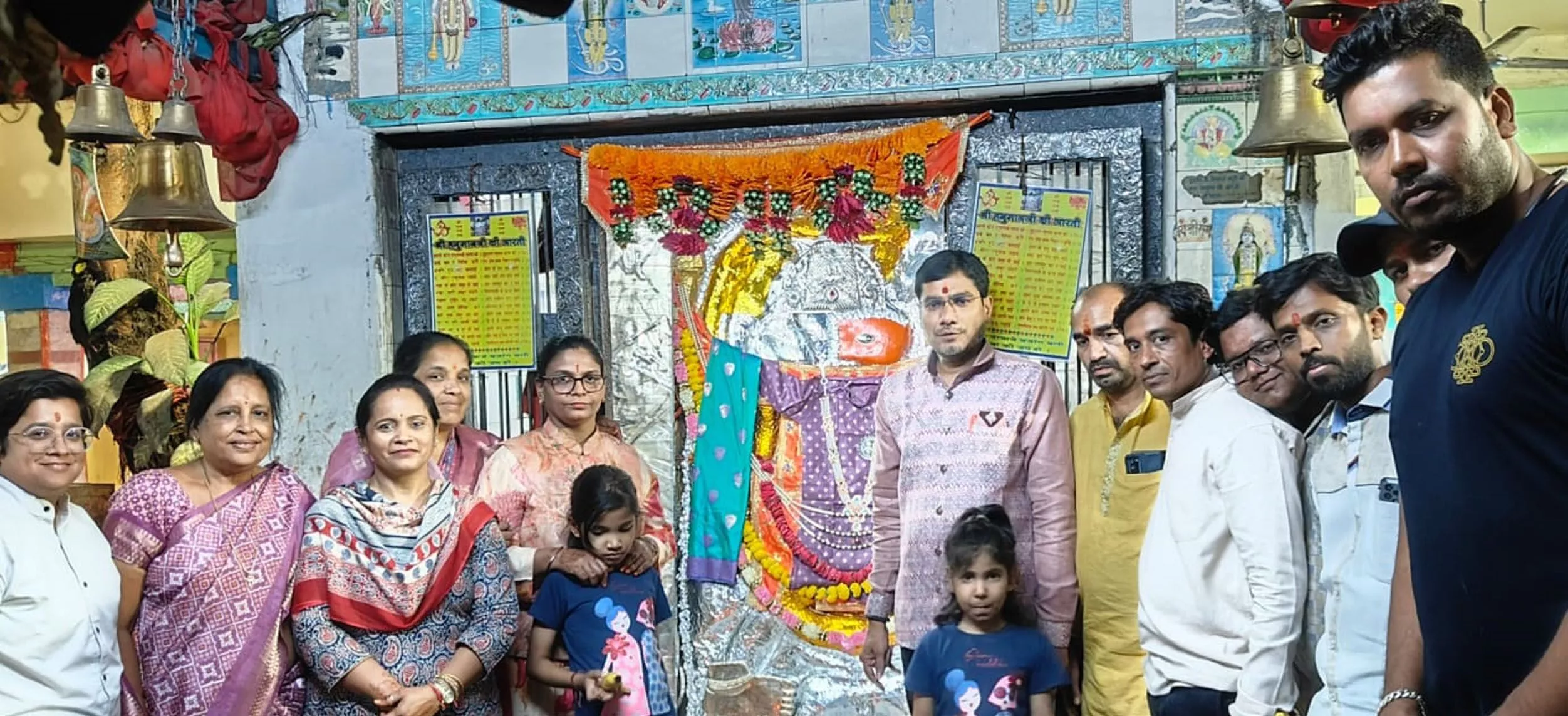 हनुमान जन्मोत्सव शोभायात्रा में बैंड बाजा और कलाकार