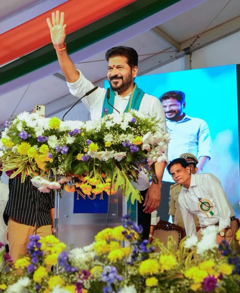 होर्मुज जलडमरूमध्य से गुजरते तेल टैंकर