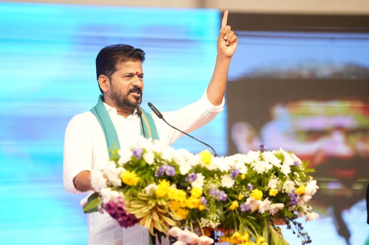 होर्मुज जलडमरूमध्य से गुजरते तेल टैंकर