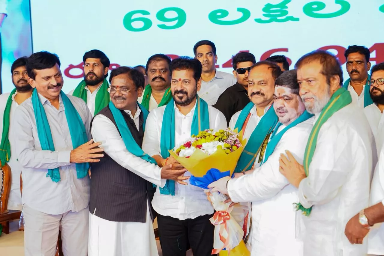 होर्मुज जलडमरूमध्य से गुजरते तेल टैंकर