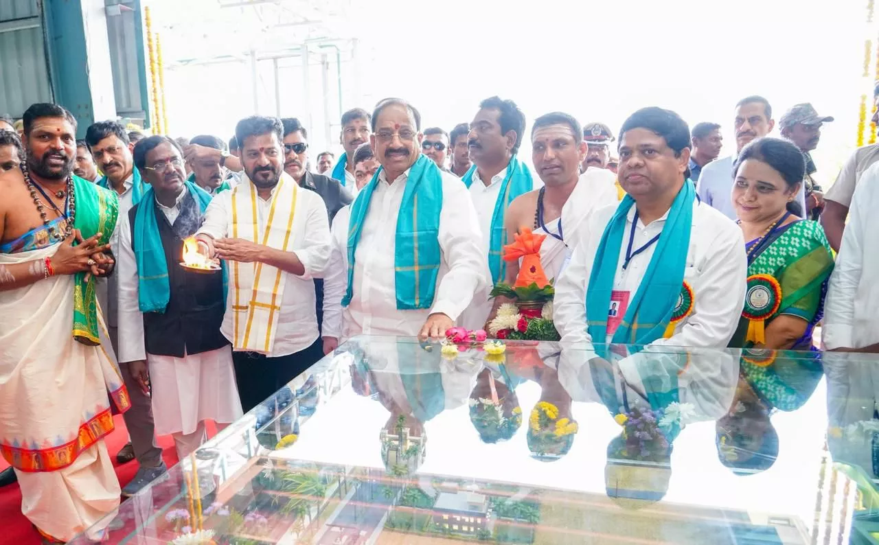 होर्मुज जलडमरूमध्य से गुजरते तेल टैंकर