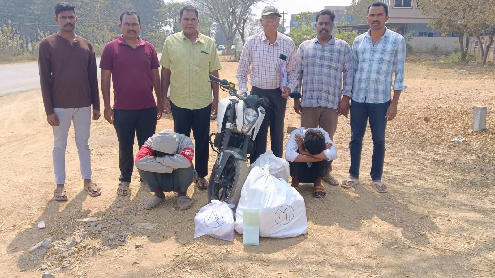 ड्रग्स और अवैध शराब के खिलाफ आबकारी की कार्रवाई