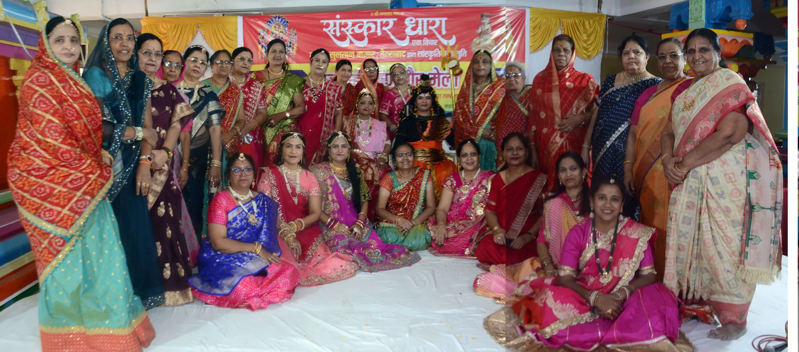 गणगौर मेले में पारंपरिक वेशभूषा में महिलाएं