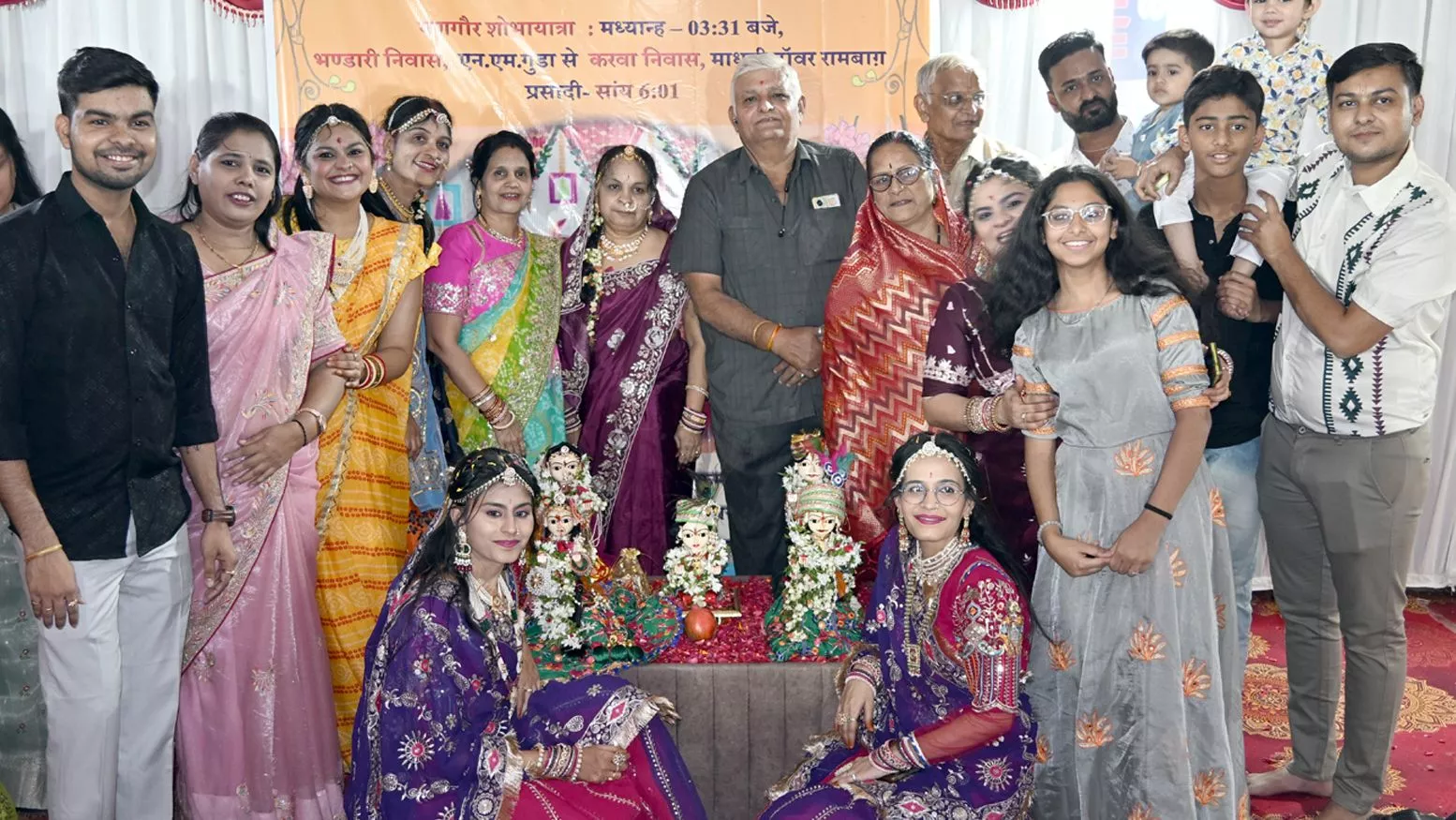 गणगौर महोत्सव की शोभायात्रा में पारंपरिक वेशभूषा में महिलाएं