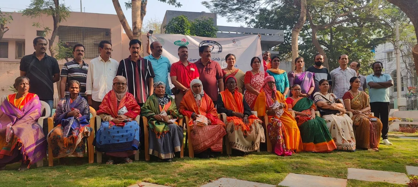 महिला स्वच्छता कर्मियों की सेवाओं को किया सम्मानित