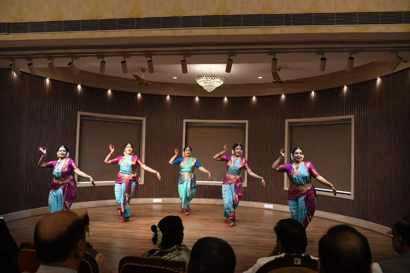 तेलंगाना लोक भवन में उगादी समारोह का दृश्य