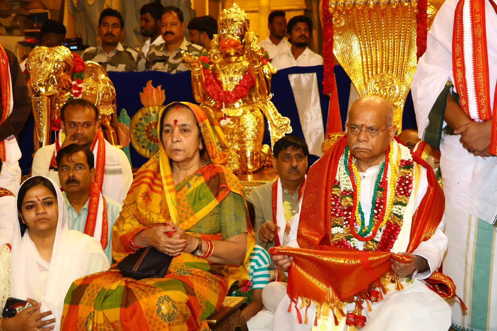 यादगिरिगुट्टा मंदिर में पूजा करते राज्यपाल शिव प्रताप शुक्ला