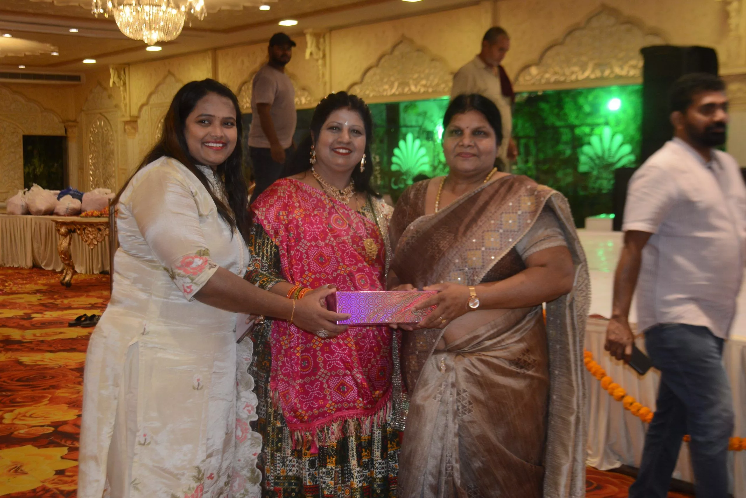 हरियाणा नागरिक संघ के होली उत्सव में रंग-बिरंगे कार्यक्रम का दृश्य