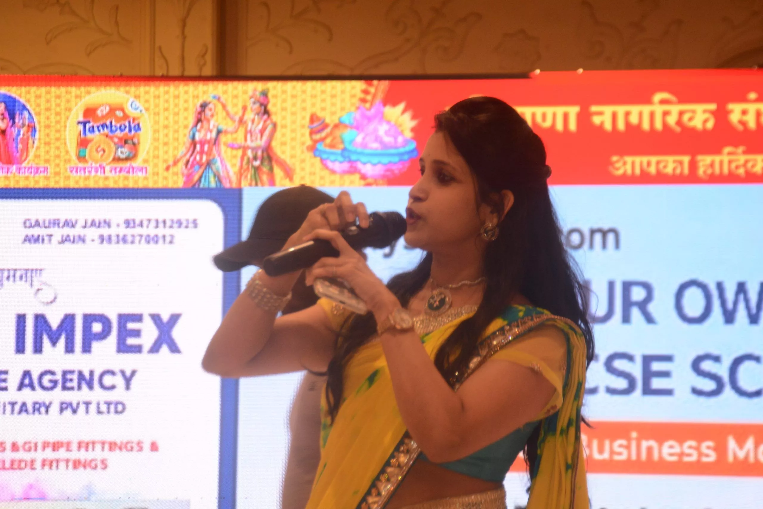 हरियाणा नागरिक संघ के होली उत्सव में रंग-बिरंगे कार्यक्रम का दृश्य