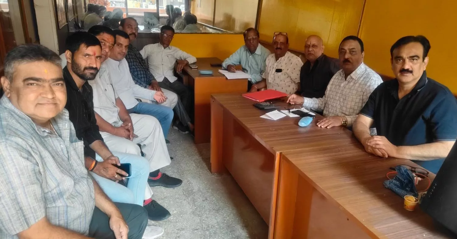 सिद्दिअम्बर बाजार में होली उत्सव का रंगीन दृश्य