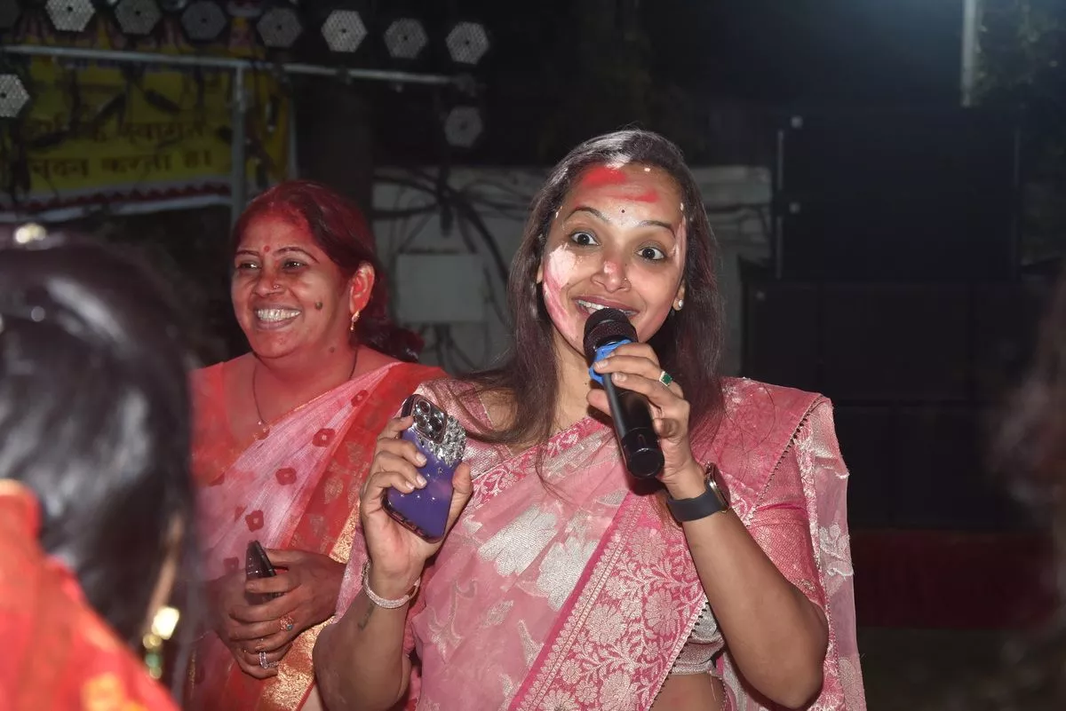 ब्यावर प्रवासियों ने होली मिलन में गुलाल खेलकर उत्सव मनाया