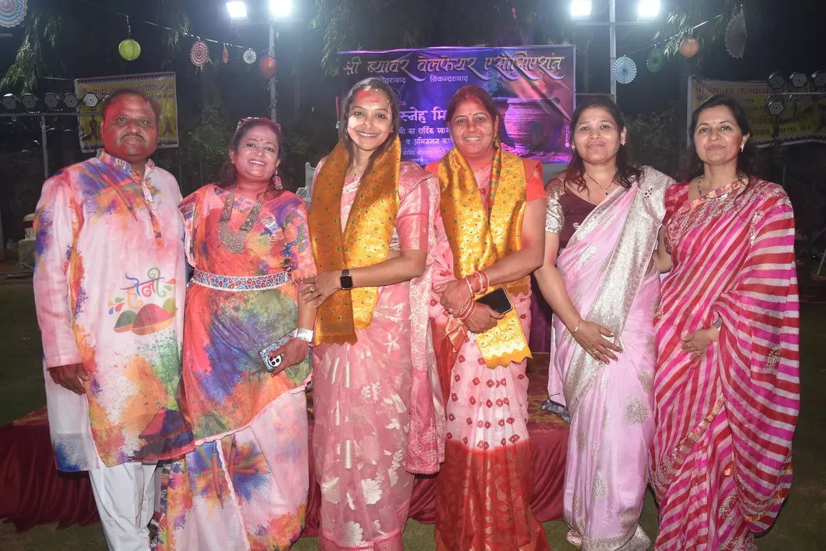 ब्यावर प्रवासियों ने होली मिलन में गुलाल खेलकर उत्सव मनाया