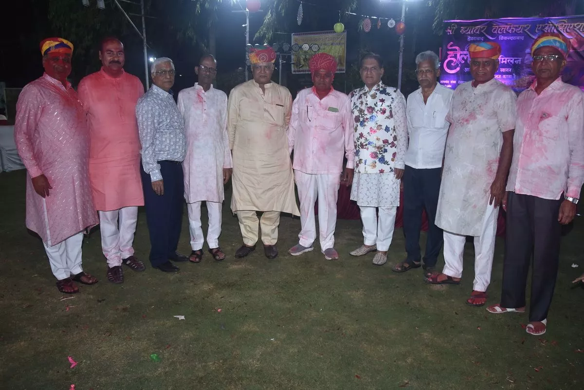 ब्यावर प्रवासियों ने होली मिलन में गुलाल खेलकर उत्सव मनाया