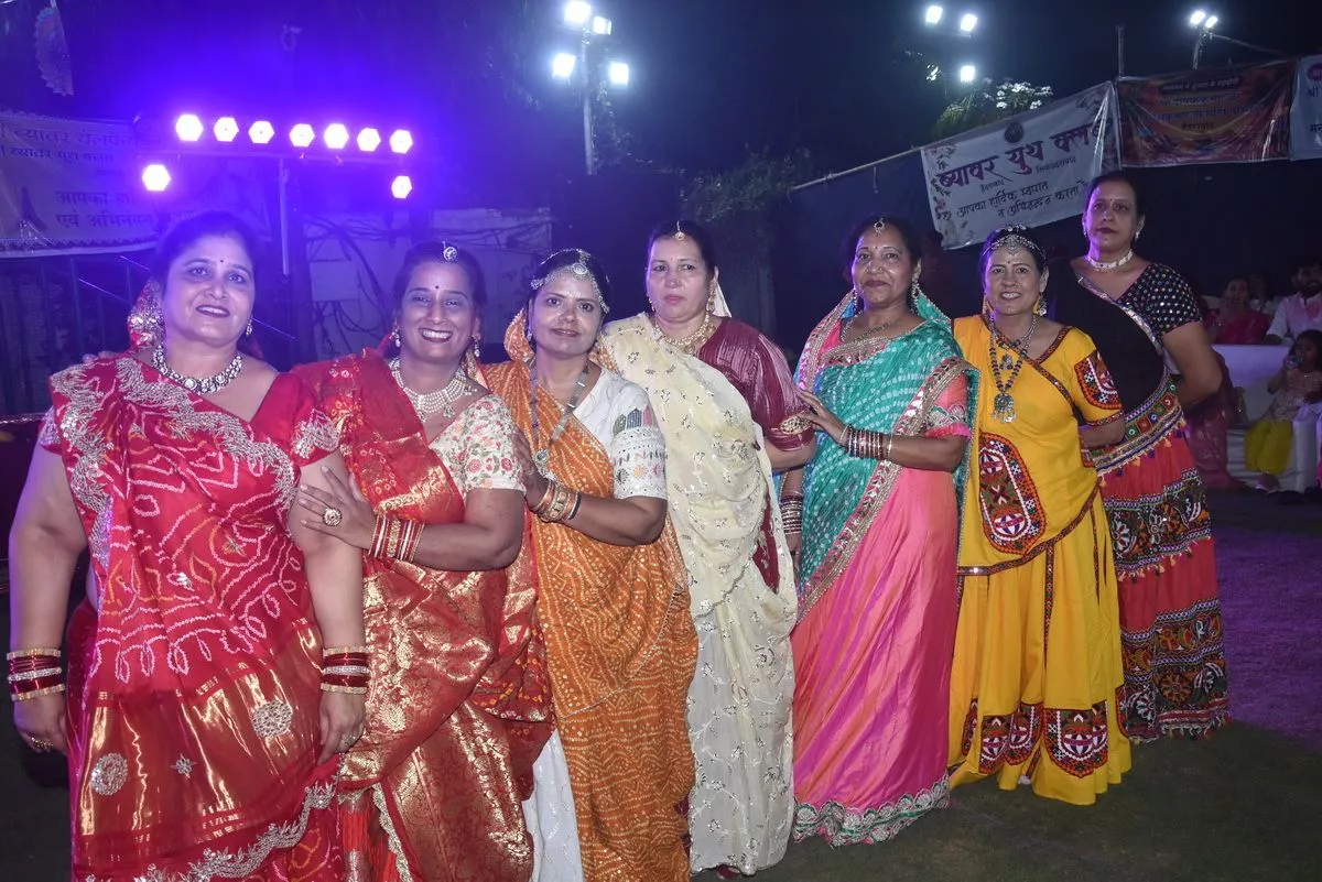 ब्यावर प्रवासियों ने होली मिलन में गुलाल खेलकर उत्सव मनाया