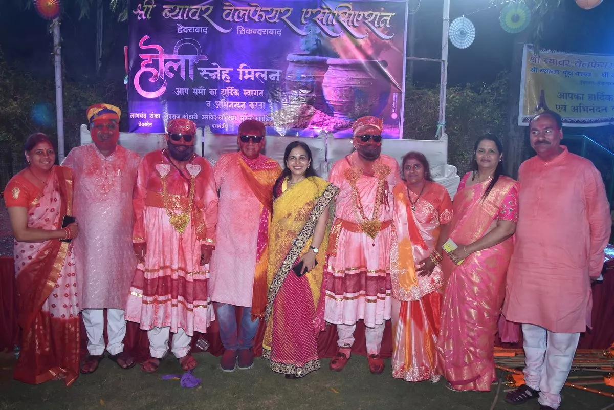 ब्यावर प्रवासियों ने होली मिलन में गुलाल खेलकर उत्सव मनाया