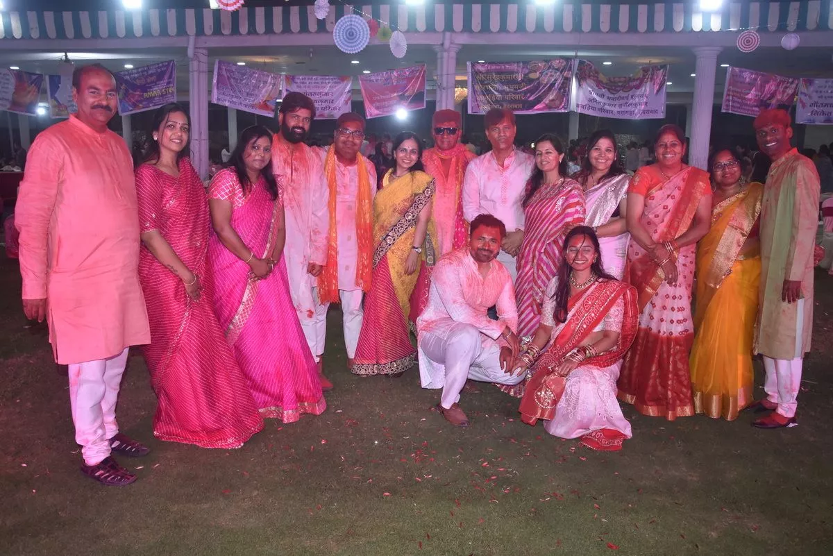 ब्यावर प्रवासियों ने होली मिलन में गुलाल खेलकर उत्सव मनाया