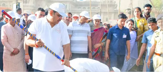 जयपुर में मुख्यमंत्री ने स्वच्छता अभियान और पौधरोपण किया