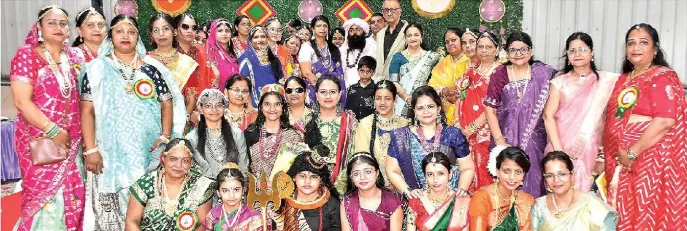 हैदराबाद में गणगौर महोत्सव में पारंपरिक वेशभूषा में महिलाएं