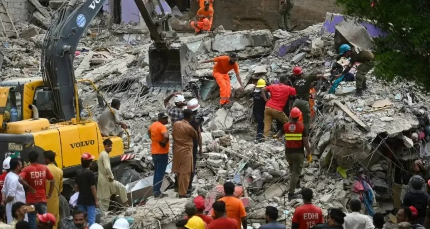 पाकिस्तान में छत गिरने से आठ महिलाओं की मौत, 30 से अधिक घायल