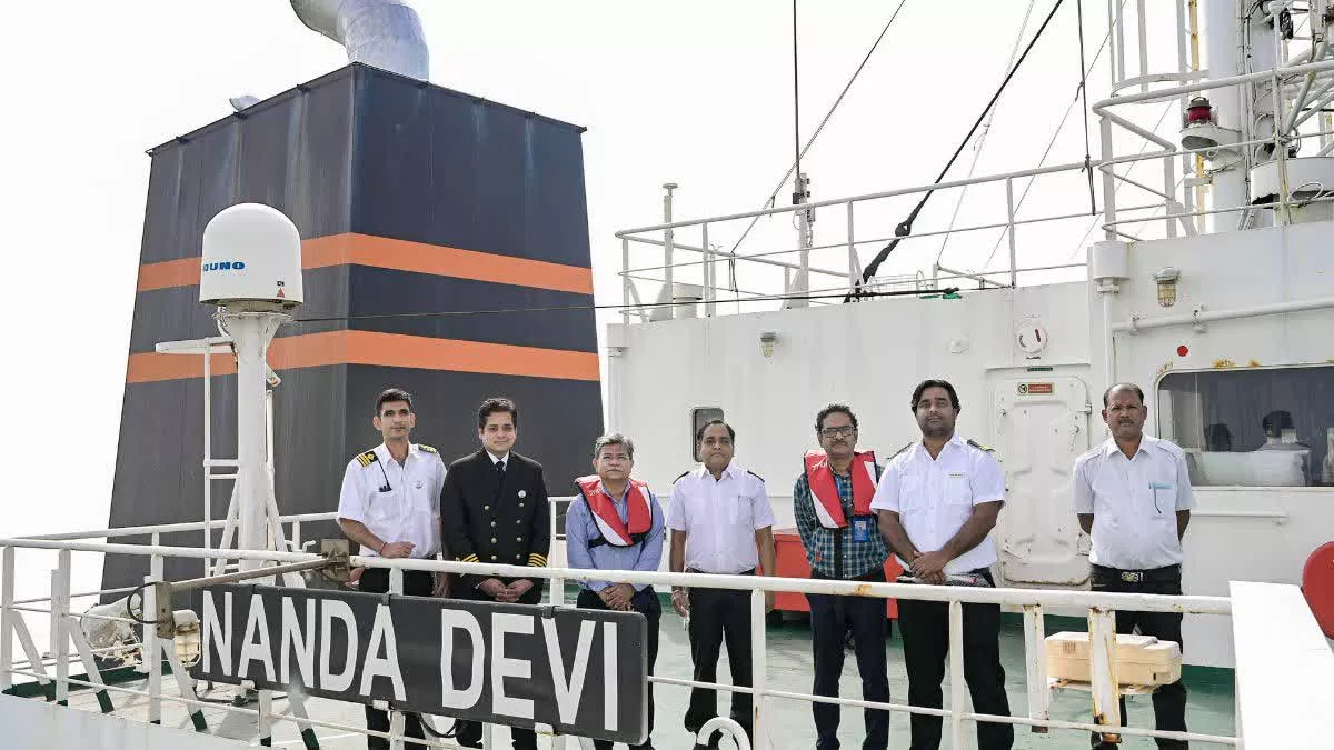 एलपीजी जहाज नंदा देवी गुजरात