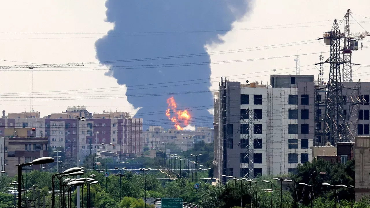 ईरान-इजराइल संघर्ष से तेल कीमतों में भारी वृद्धि, खाड़ी क्षेत्र प्रभावित।