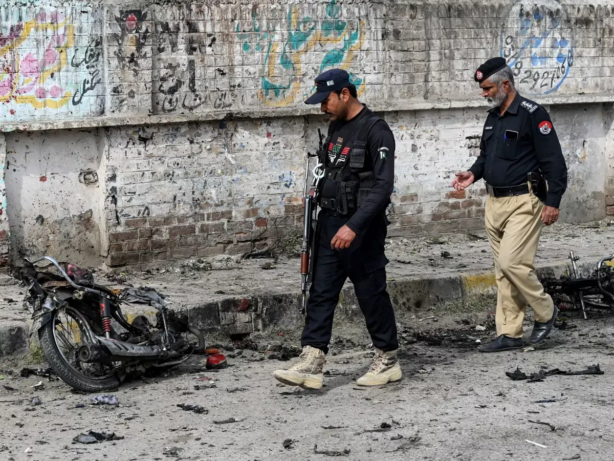 पाक में पुलिस पर घातक हमले में शामिल आतंकवादी मारा गया : अधिकारी