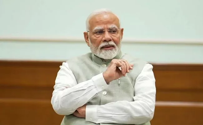 ऊर्जा स्थिति पर बैठक करते पीएम मोदी