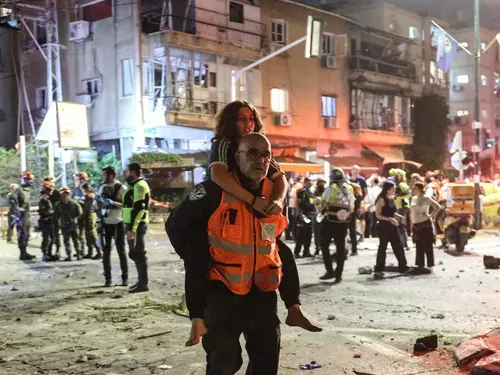 ईरान का इजरायल पर मिसाइल हमला, 100 से ज्यादा घायल