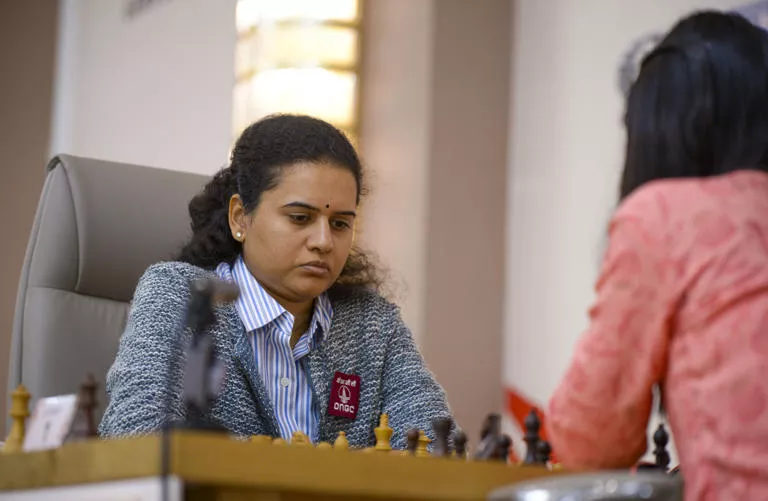 साइप्रस में शतरंज टूर्नामेंट स्थल और खिलाड़ी