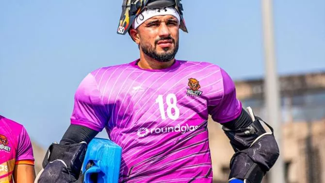 हॉकी गोलकीपर प्रिंस दीप अभ्यास करते हुए