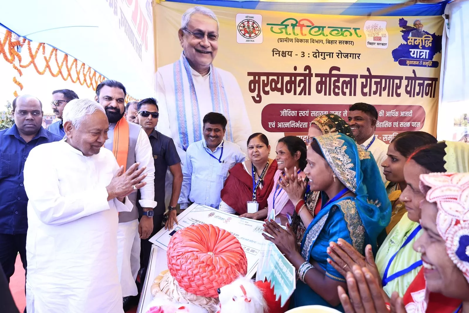 बक्सर में नीतीश कुमार ने 592 करोड़ की योजनाओं का शुभारंभ