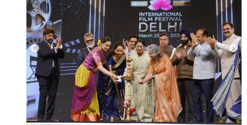 फिल्म फेस्टिवल में देश-विदेश के सितारों का जमावड़ा देखने को मिला। रेड कार्पेट पर ग्लैमर और फैशन का शानदार प्रदर्शन हुआ।