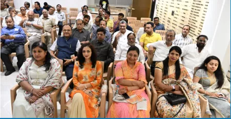 अग्रवाल समाज के चेयरमैन का शॉल पहनाकर सम्मान समारोह