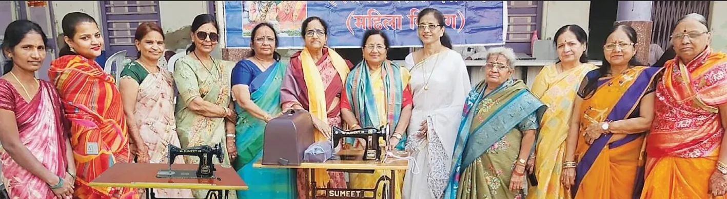 हैदराबाद में माहेश्वरी समाज ने महिलाओं को सिलाई मशीनें दीं