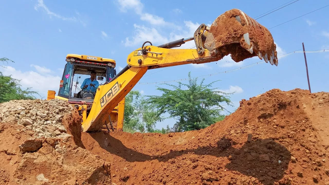 शकूरपुर में जेसीबी हादसे में युवक की मौत