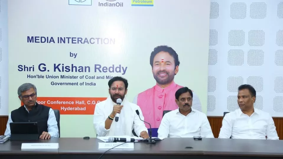 सरकार ने ईंधन संकट की खबरों को बताया अफवाह