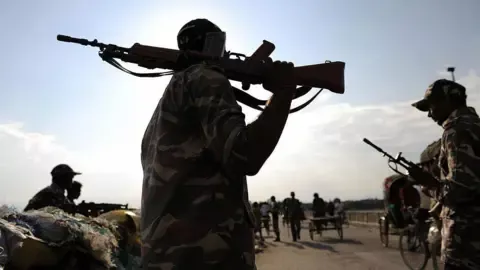 नौ माओवादियों ने पुलिस के सामने किया आत्मसमर्पण