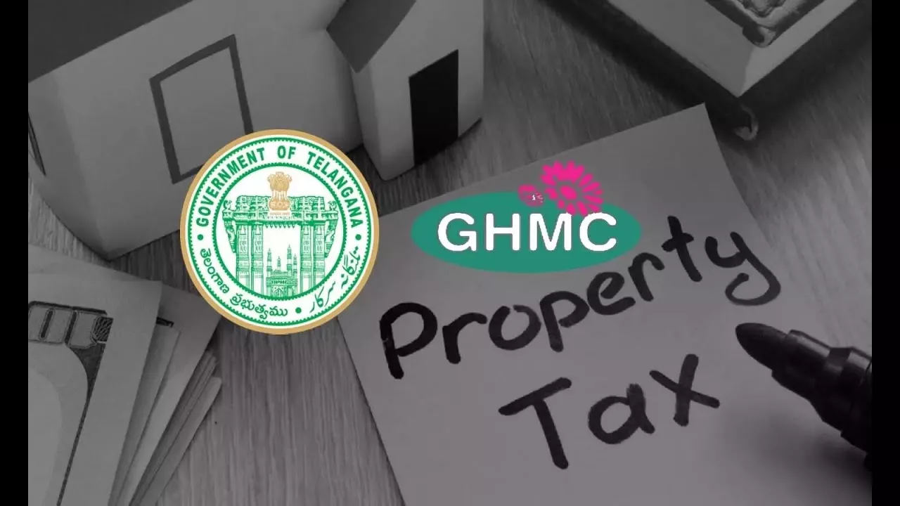 प्रॉपर्टी टैक्स कैंप में शिकायत दर्ज कराते नागरिक